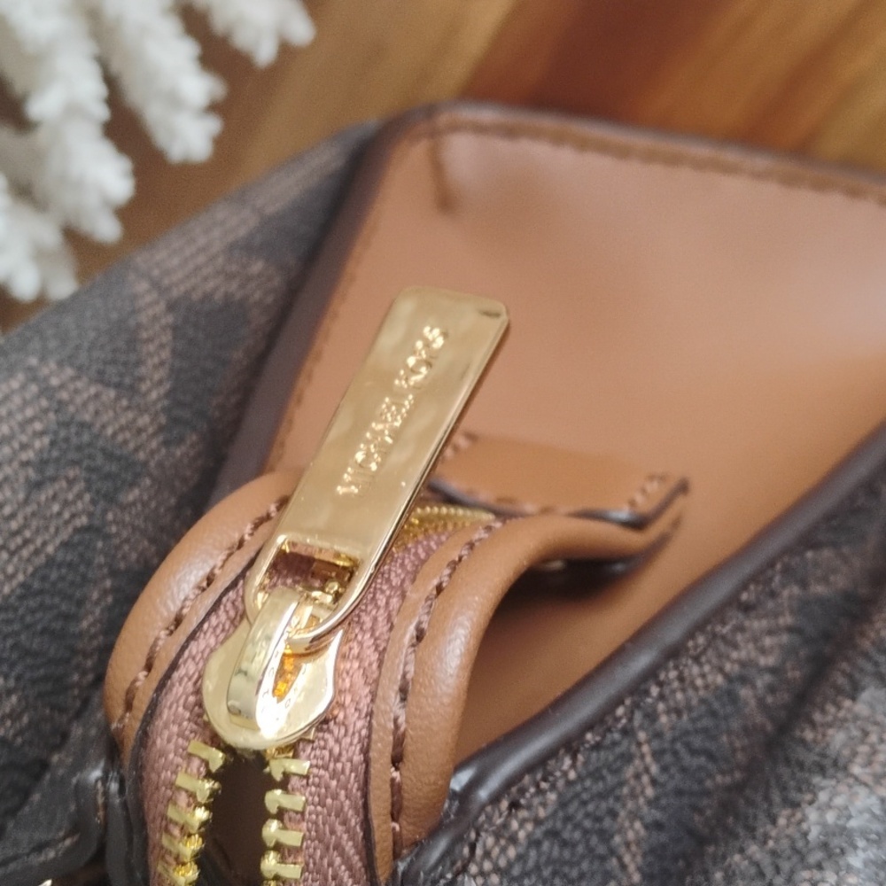 Michael Kors 💥 NWT 💥Ruthie Small Brown Exclusive Logo Crossbody Bag - Picture 12 of 17